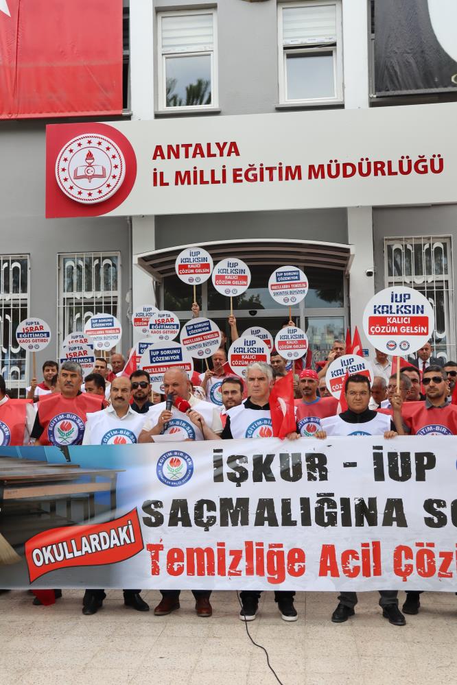 Eğitim Bir Sen Antalya Şubesi'nden İUP Protestosu