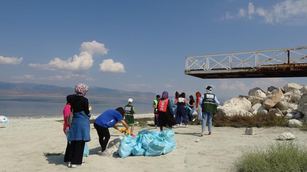 Dünya Temizlik Gününde Burdur Gölü'nde Çöp Toplama Etkinliği