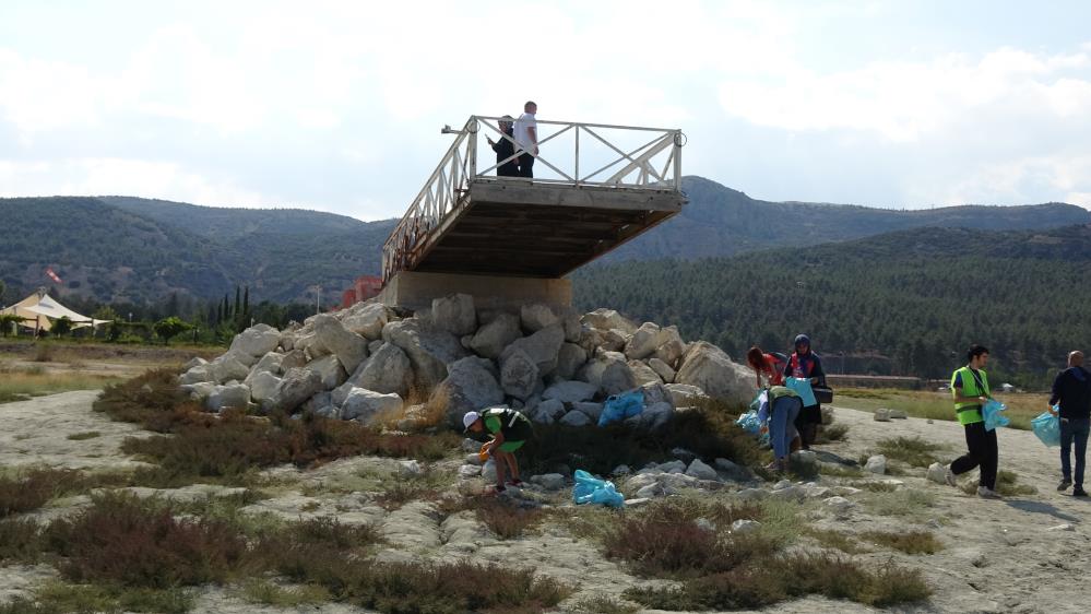 Dünya Temizlik Gününde Burdur Gölü'nde Çöp Toplama Etkinliği-1