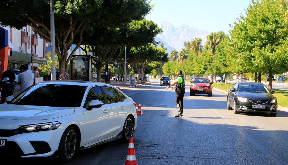 Antalya'da Motokurye'ye Ceza Yağmuru: 