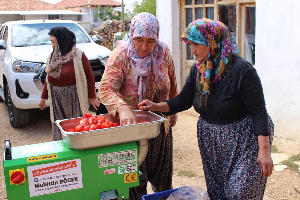 Antalya Büyükşehir Belediyesinden Elmalı Kadınlarına Salça Makinesi Desteği