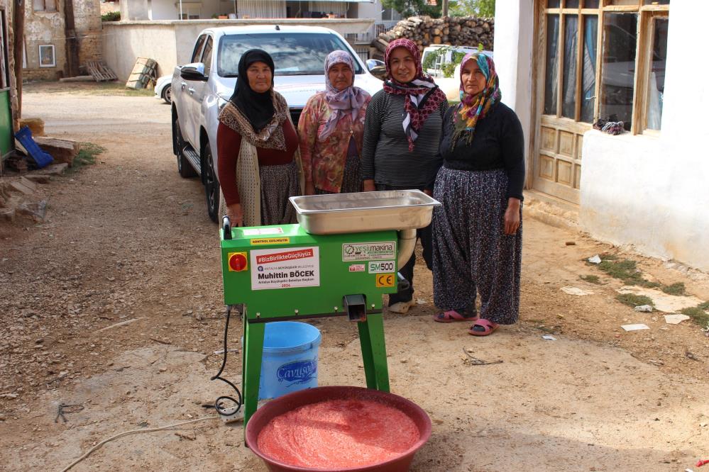 Antalya Büyükşehir Belediyesinden Elmalı Kadınlarına Salça Makinesi Desteği