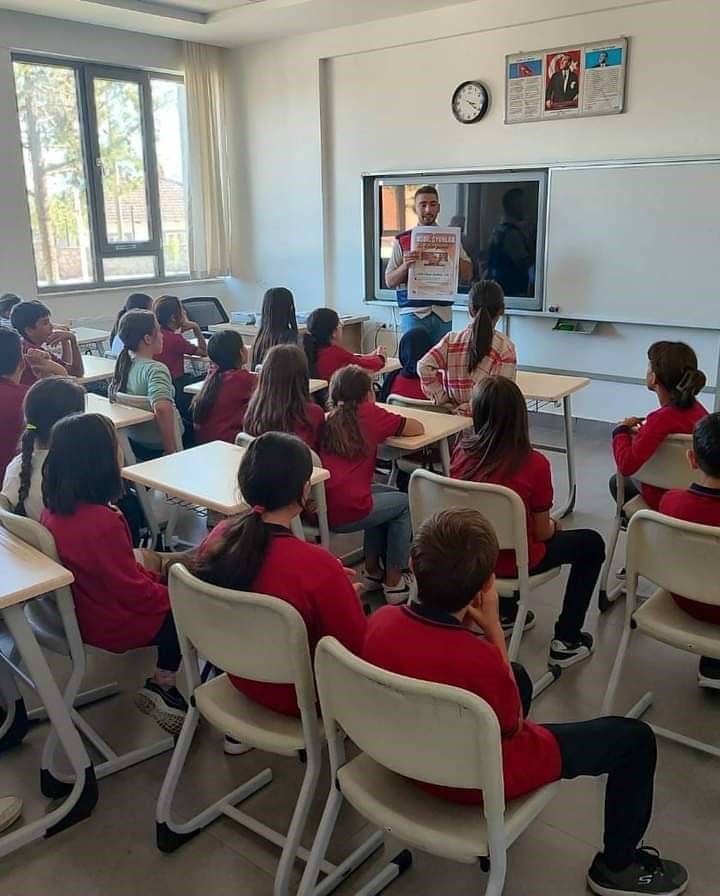 Gölhisar'da Jandarma, Öğrenci ve Velilere Eğitim Verdi