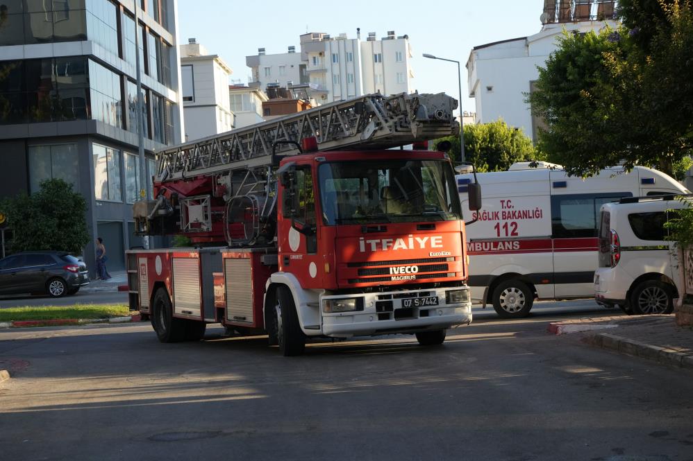 Lüks Sitede Yangın Mahsur Kalan Çocukları Komşular Kurtardı