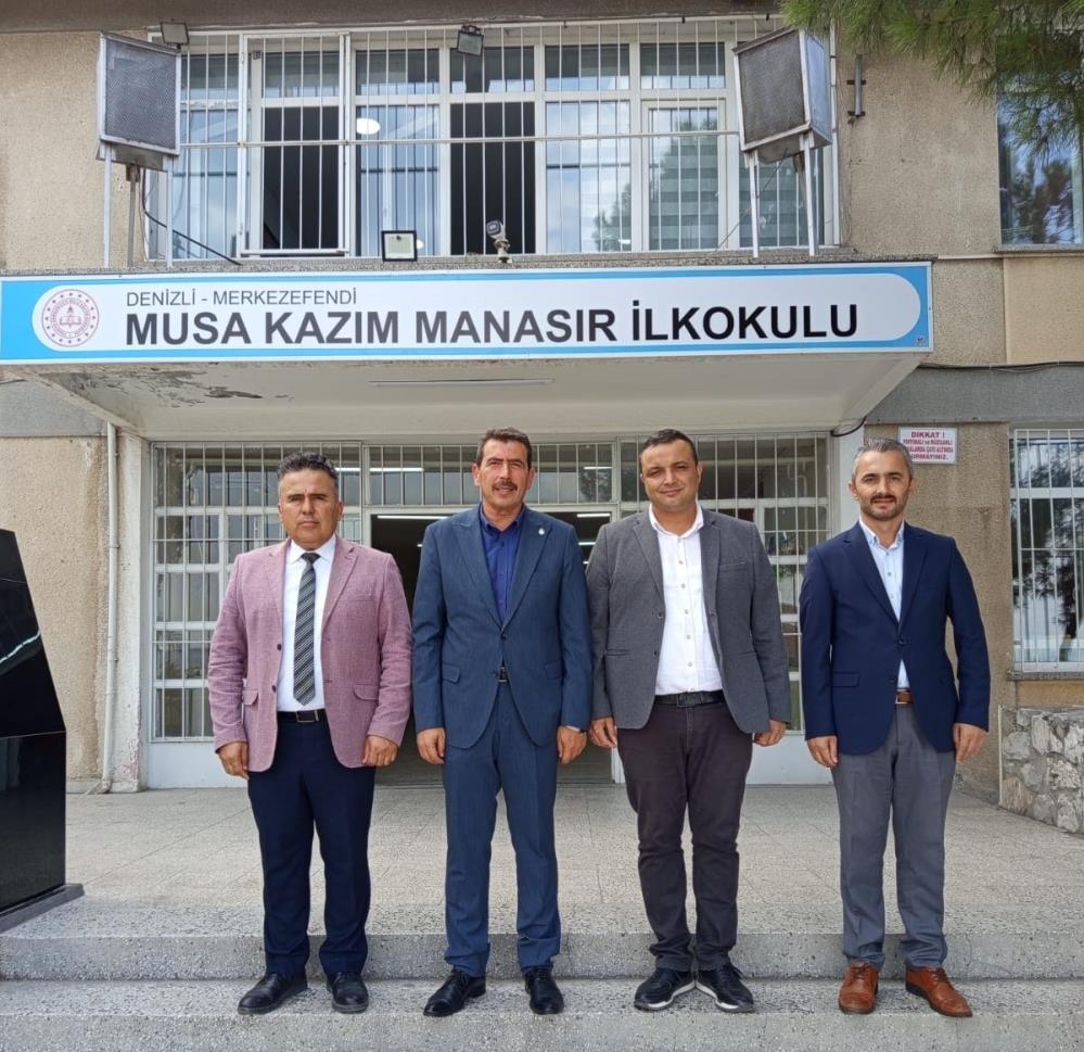 Veli, Öğrencilerin Gözü Önünde Öğretmeni Darp Etti-1