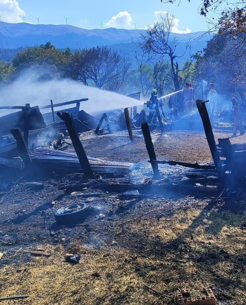 Ahırda Çıkan Yangında 85 Küçükbaş Hayvan Öldü (1)