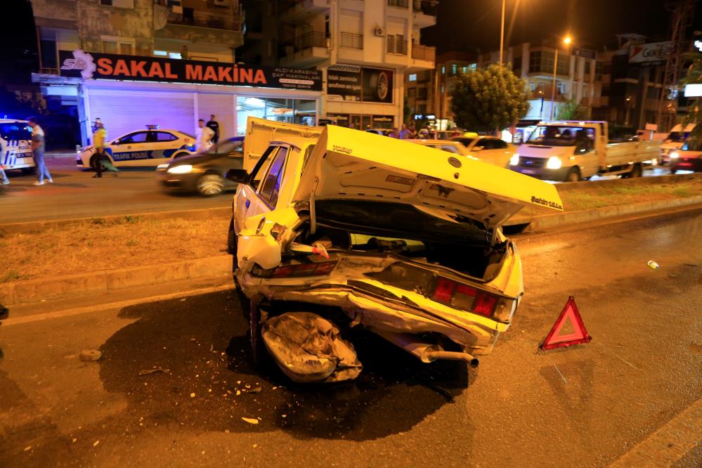 Antalya Kaza 4 Araç Birbirine Girdi (5)