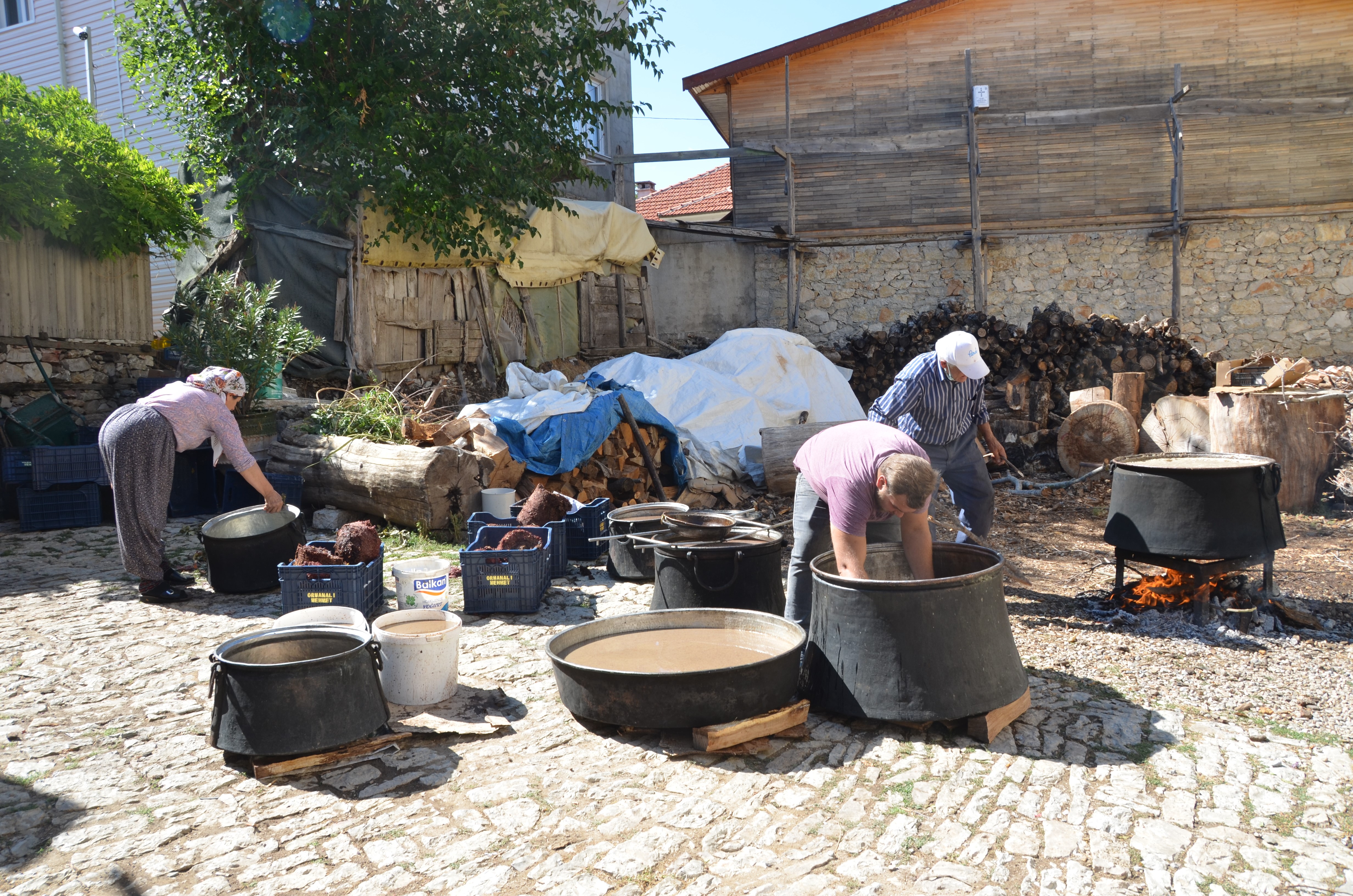 Antalya’da Geleneksel Pekmez Üretimi Başladı İşte Detaylar (3)