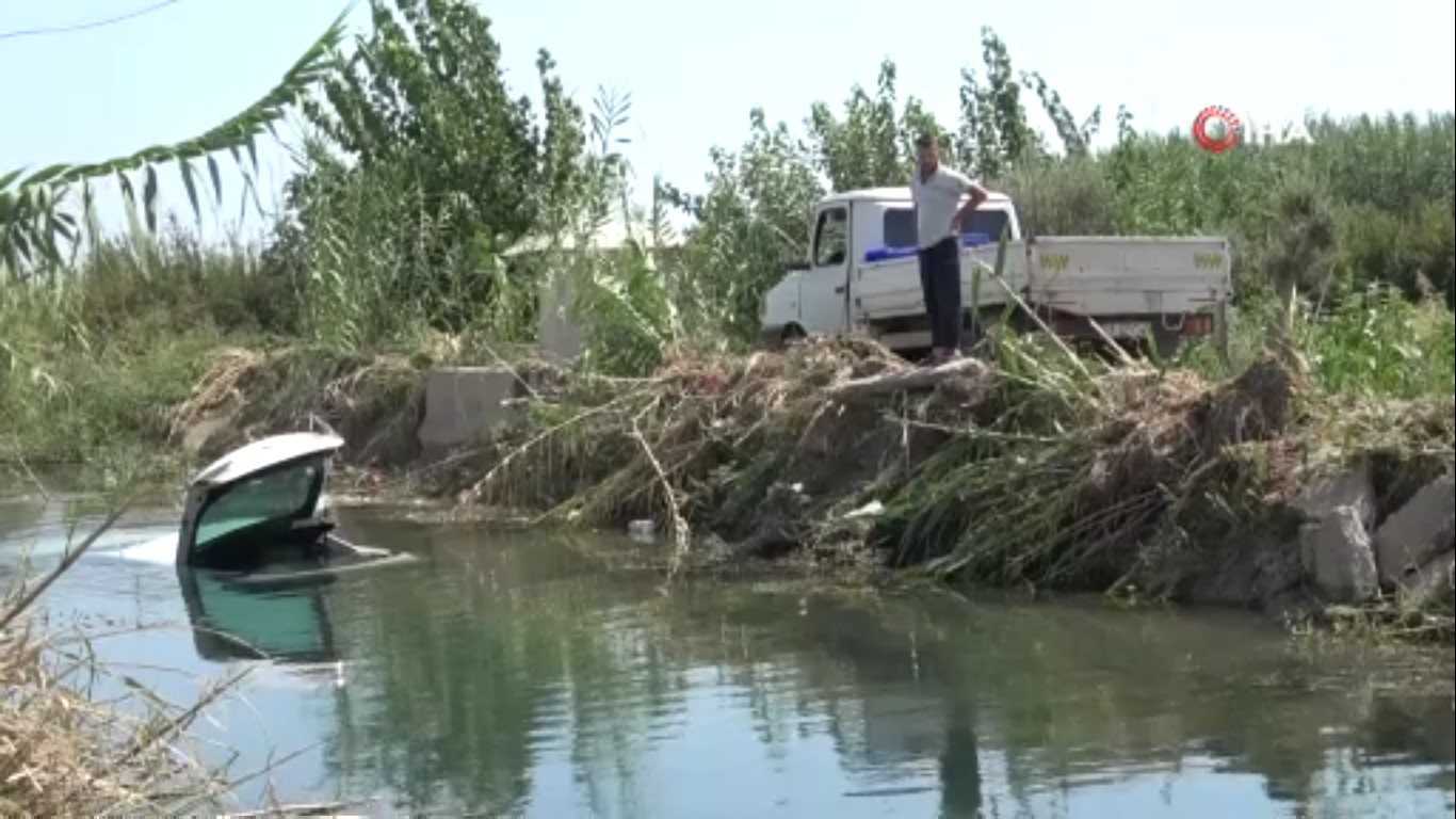 Antalya'da Şok Kaza! Araç Su Kanalına Uçtu 2 Yaralı (4)