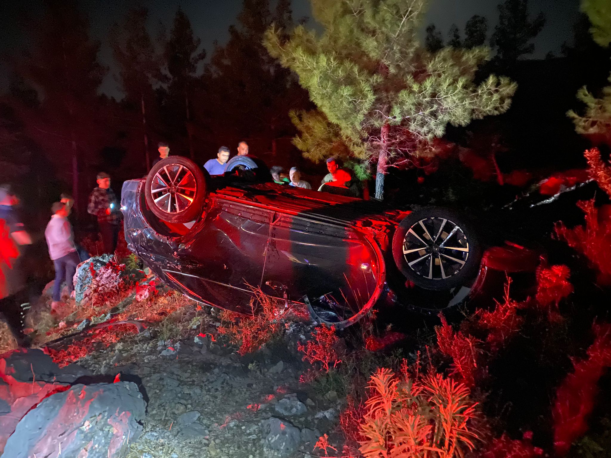 Bucak’ta Otomobil Takla Attı Kazada 1 Kişi Yaralandı (2)