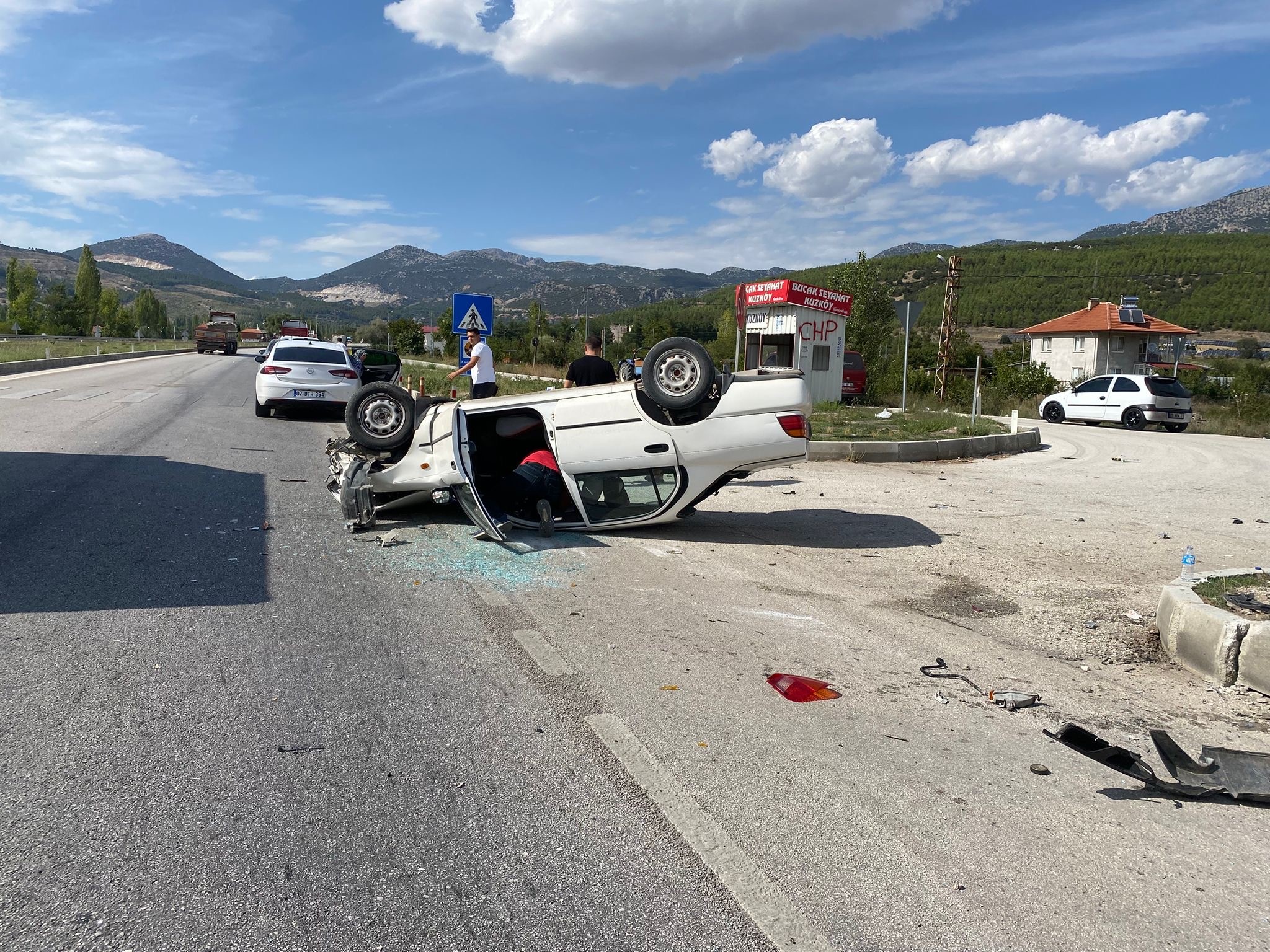 Burdur Antalya Karayolunda Feci Kaza 4 Kişi Yaralandı (2)