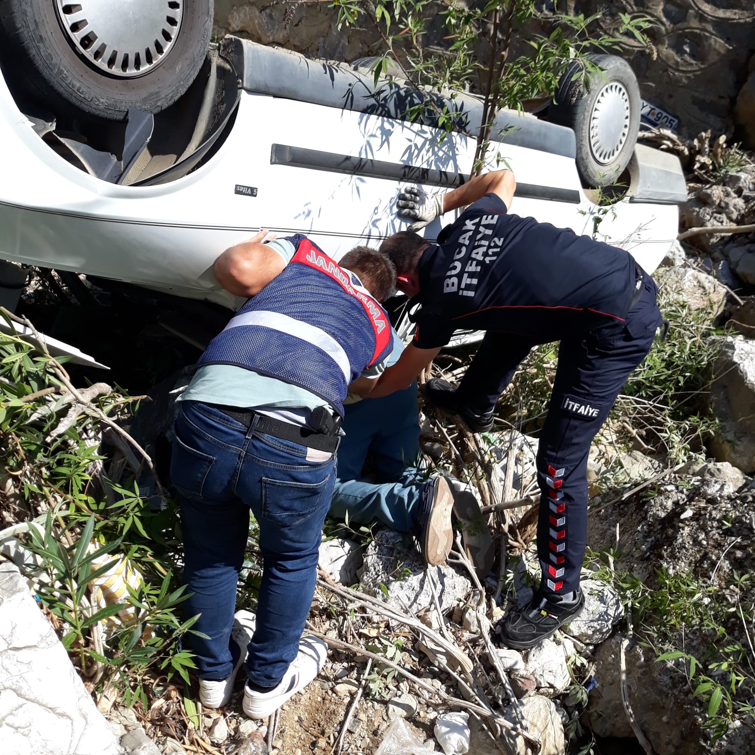 Burdur'un Kocaaliler beldesine bağlı Kızılseki köyünde meydana gelen tek taraflı trafik kazasında, 07 YT 905 plakalı aracın köprüden aşağı düşmesi sonucu bir kişi yaşamını yitirdi, bir kişi ise yaralandı.