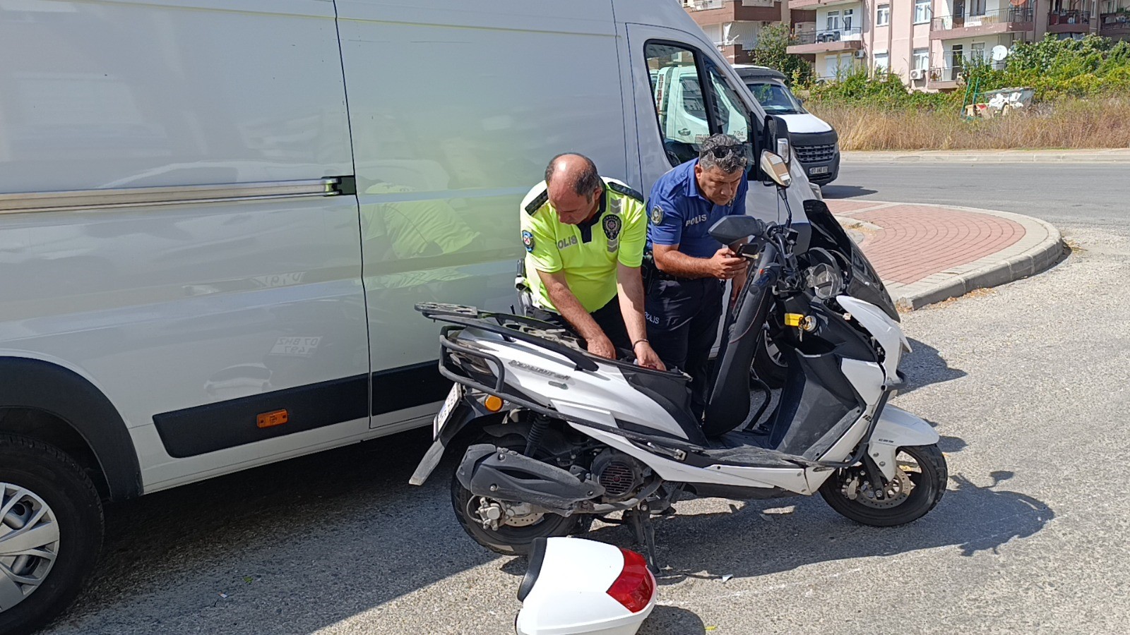 Kazada Yaralanan Sürücünün 35 Bin Tl İddiası Polisi Harekete Geçirdi (1)