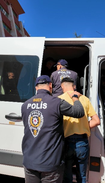 Öğrencilerin Kimlikleriyle Bahis Sitelerine Giren 5 Kişi Yakalandı (2)