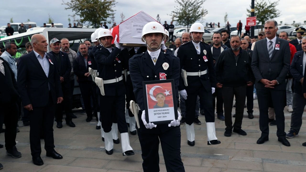 Sehit Polis Memuru Seyda Yilmaz Memleketi Sivasta Son Yolculuguna Ugurlandi