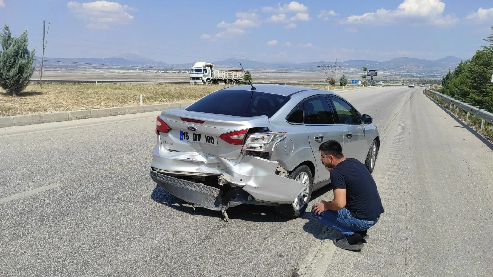 Burdur'da Trafik Kazası: 1'i Çocuk 3 Kişi Yaralandı-1