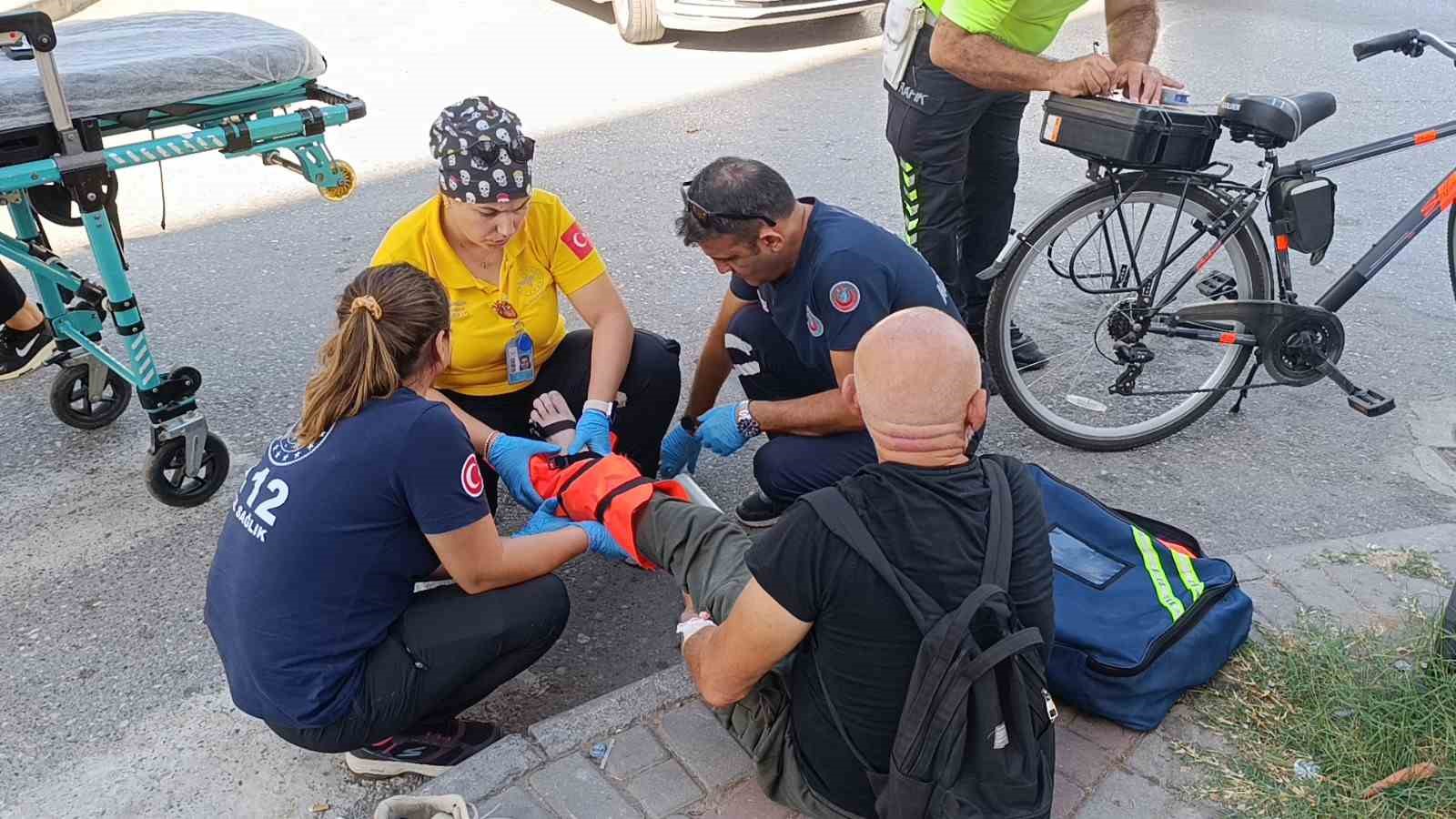 Yola fırlayan yaşlı adama çarpmamak için yaralanmayı göze aldı-1