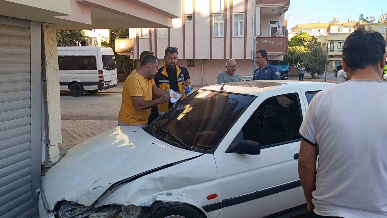 Kaza yapan sürücüyü eşi hastaneye göndermedi-1