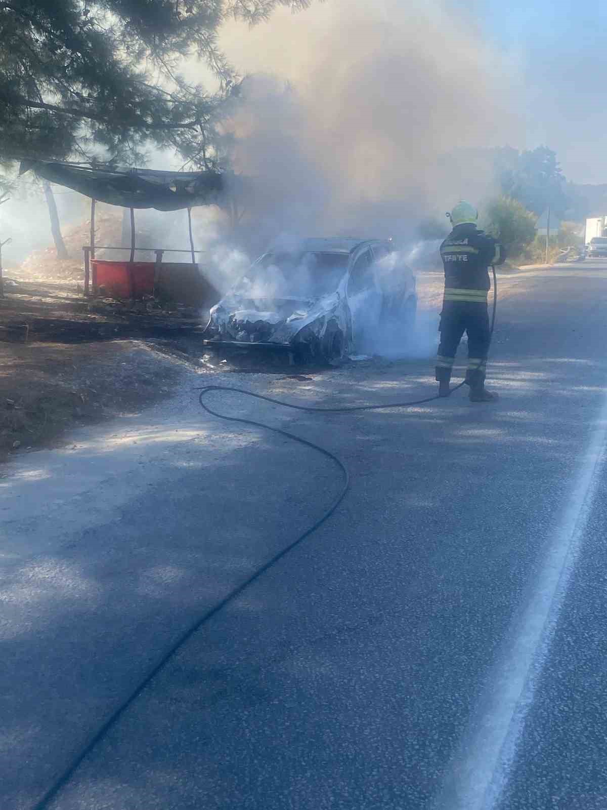 Seyir Halindeki Otomobil Yangını: Araç Küle Döndü