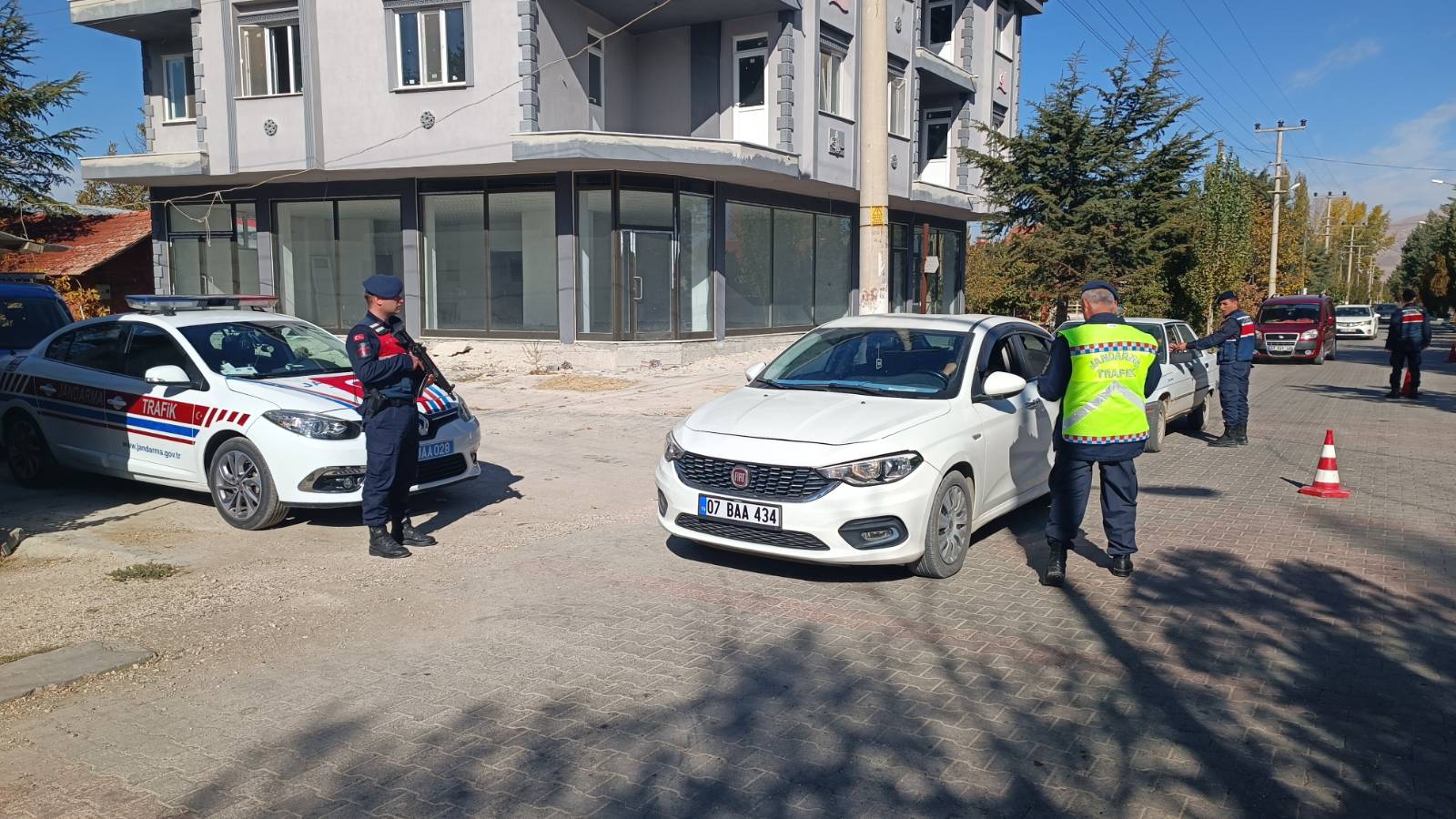 Burdur'da 4.000’Den Fazla Araç Kontrol Edildi 19 Araç Trafikten Men (1)