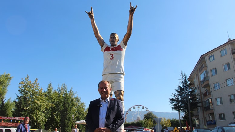 Tanju Özcan, Merih Demiral'ın ‘Bozkurt’ Heykelini Diktirdi