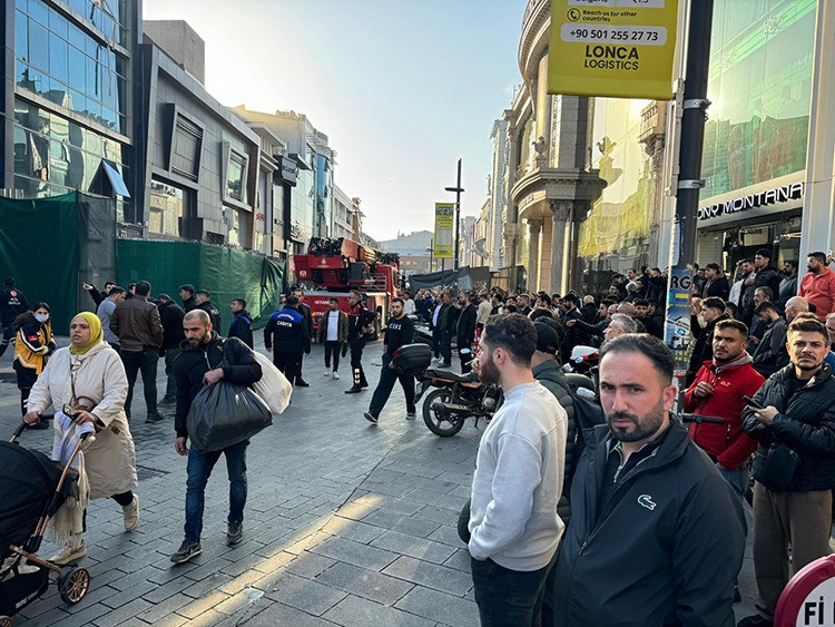 Yıkım çalışmasında facia: 2 işçi göçük altında kaldı-2