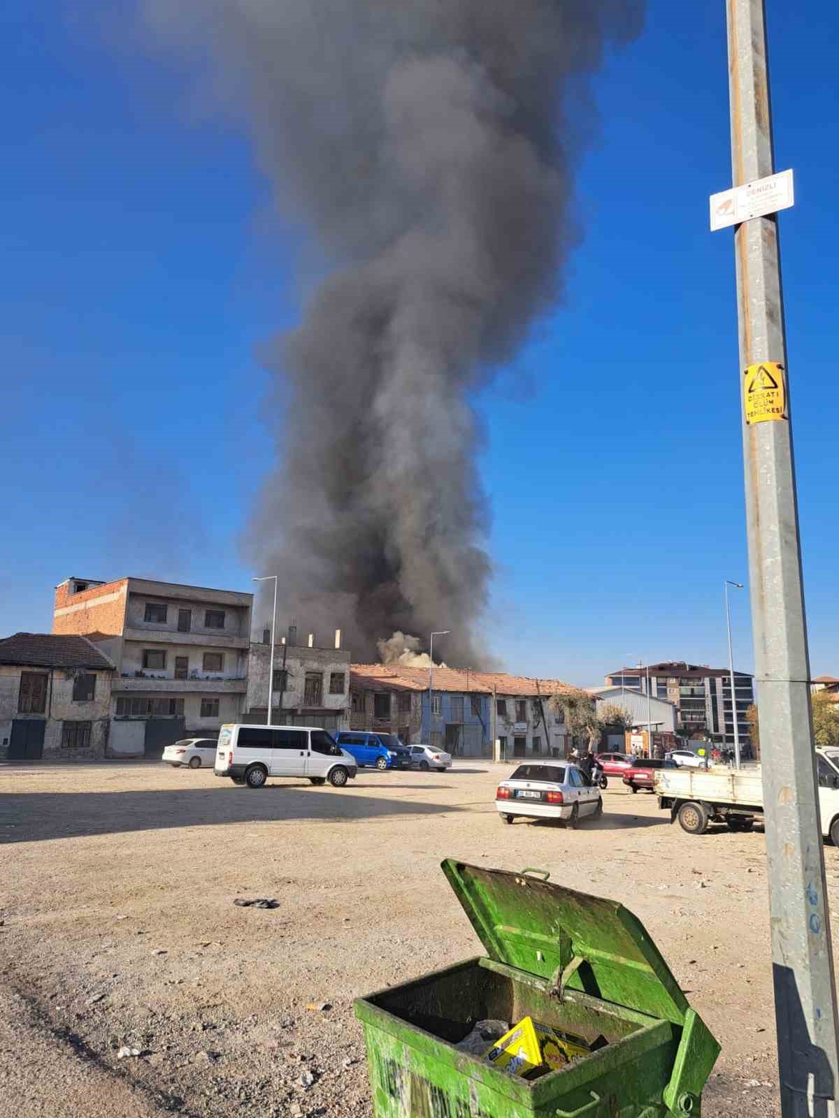 Denizli’de inşaat malzemesi fabrikasında yangın