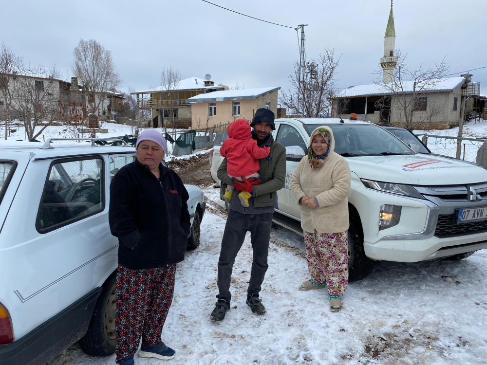 Yaylada kardan dolayı mahsur kalan vatandaşlar kurtarıldı