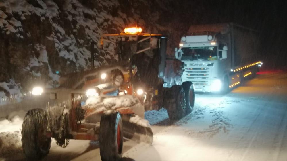 Antalya Konya Karayolu Yoğun Kar Sebebiyle Tırların Geçişine Kapatıldı (4)