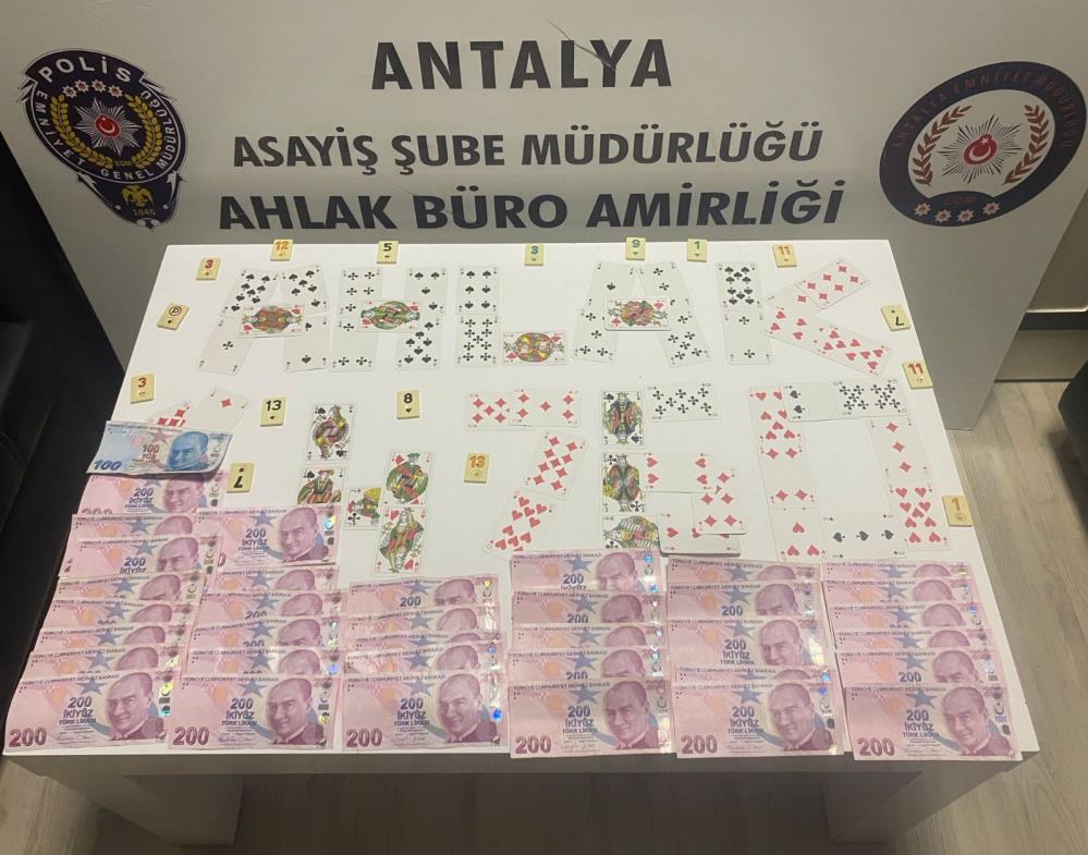 Antalya’da Kumar Oynatılan 17 Mekâna Baskın 85 Kişiye Işlem Yapıldı 1