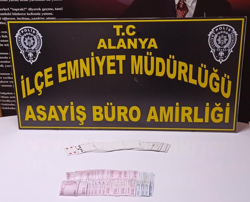 Antalya’da Kumar Oynatılan 17 Mekâna Baskın 85 Kişiye Işlem Yapıldı