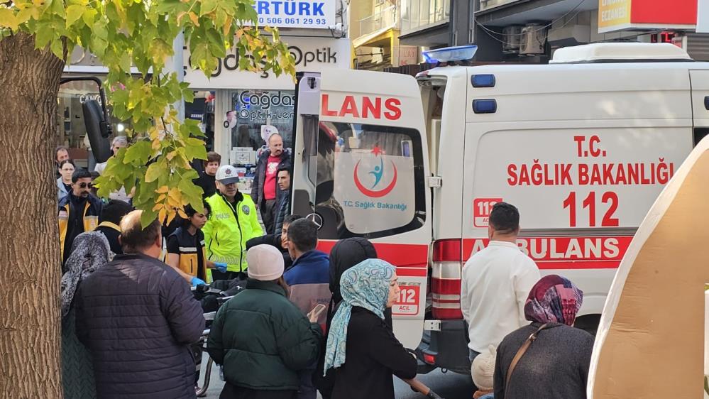 Aynı Yöne Giden Motosiklet Ve Otomobil Çarpıştı 1 (3)