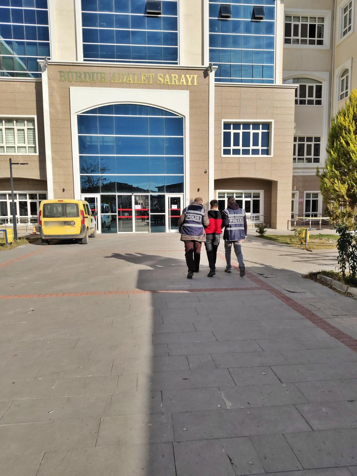 Burdur'da Park Halindeki Aracı Çalan Hırsız Gözlatı