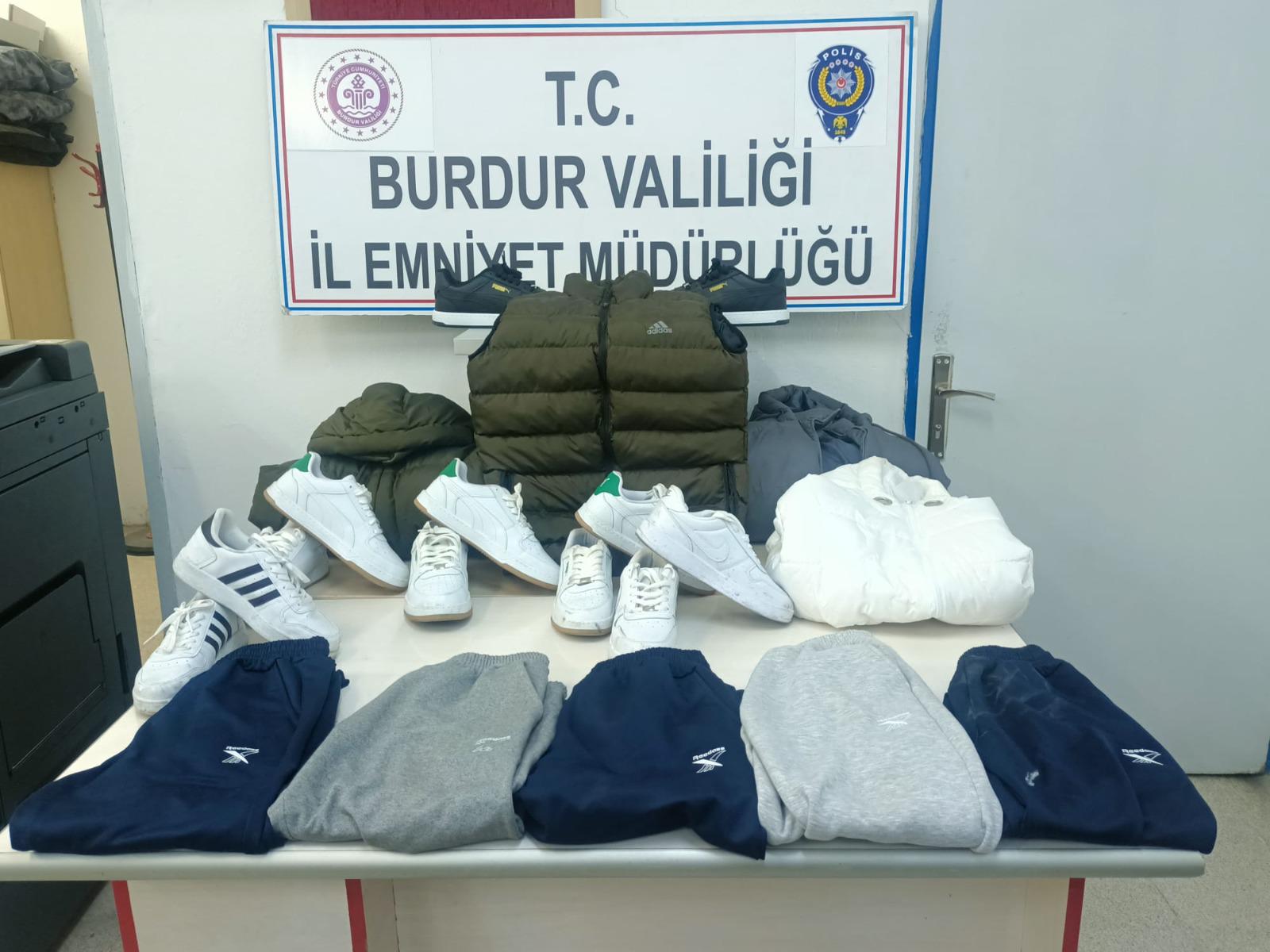 Burdur’da Pazarcılara Ait Kıyafetler Çalındı 3 Şahıs Yakalandı (1)