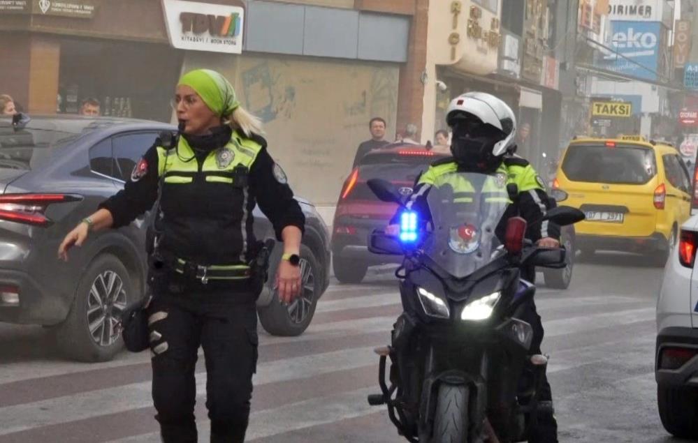 Emniyet Müdüründen Kadın Polise Plaket Ödülü 1