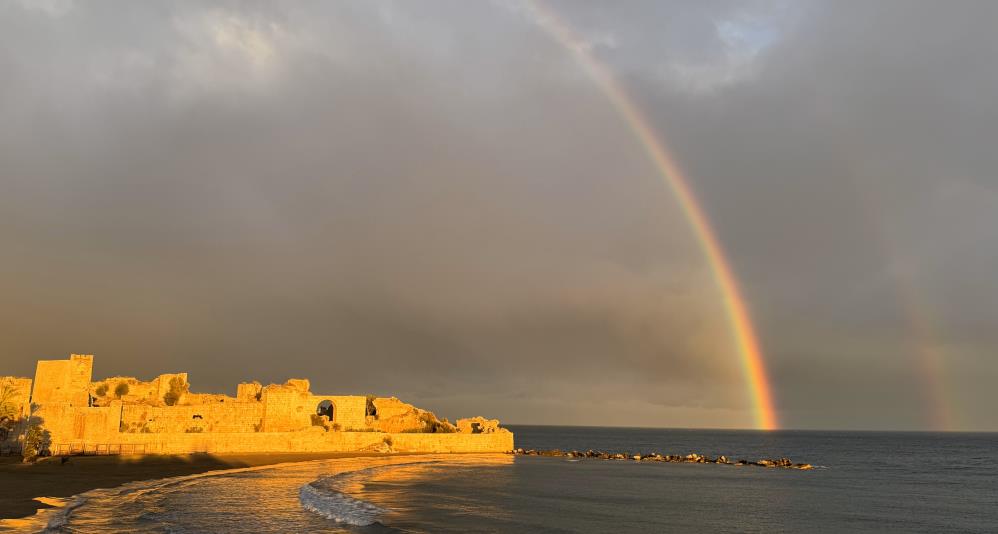 Gökkuşağı Ile Korikos Kalesi Aynı Renge Büründü Güneş Işığının Görsel Şöleni