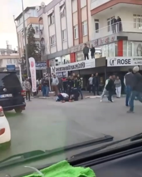 Kuzeninin Alacağını Almaya Gittiği Kıraathanede Tabancayla Vurulup Canından Oldu (2)