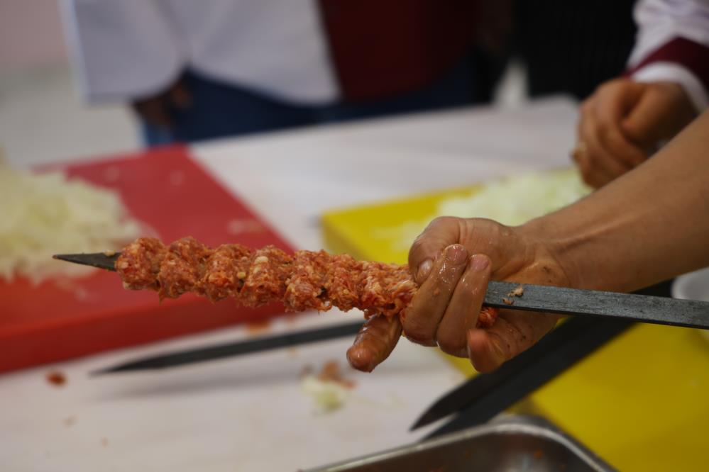 Ustasından Kebap Yapımını Öğrendiler 6