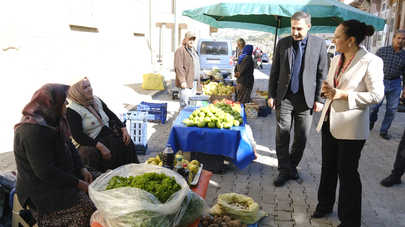 Vali Baydar Bilgihan Cuma Pazarı (2)