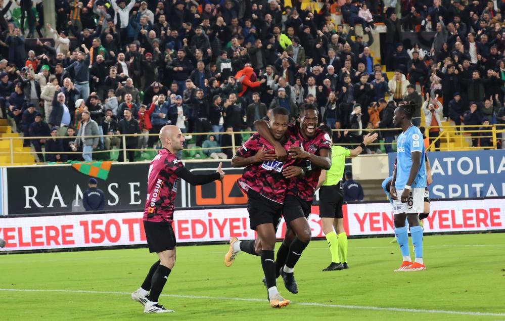 Alanyaspor, Trabzonspor'u 2 1 Mağlup Ederek 3 Puanı Kaptı 1