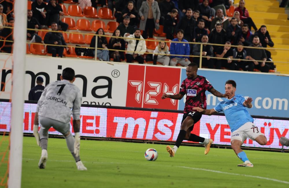 Alanyaspor, Trabzonspor'u 2 1 Mağlup Ederek 3 Puanı Kaptı 3