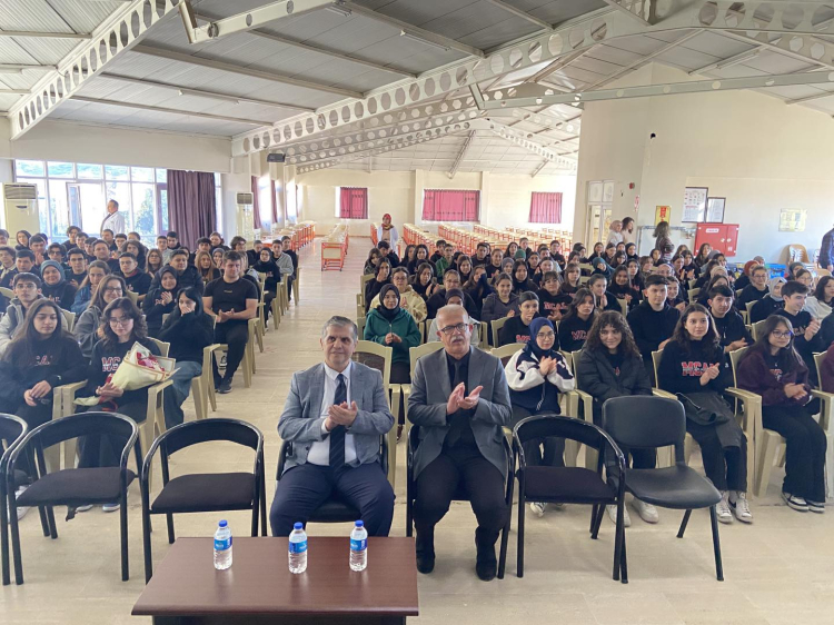 Bucak'ta Kariyer Günleri Kaymakam Gale'den Öğrencilere Yol Gösteren Konuşma 2