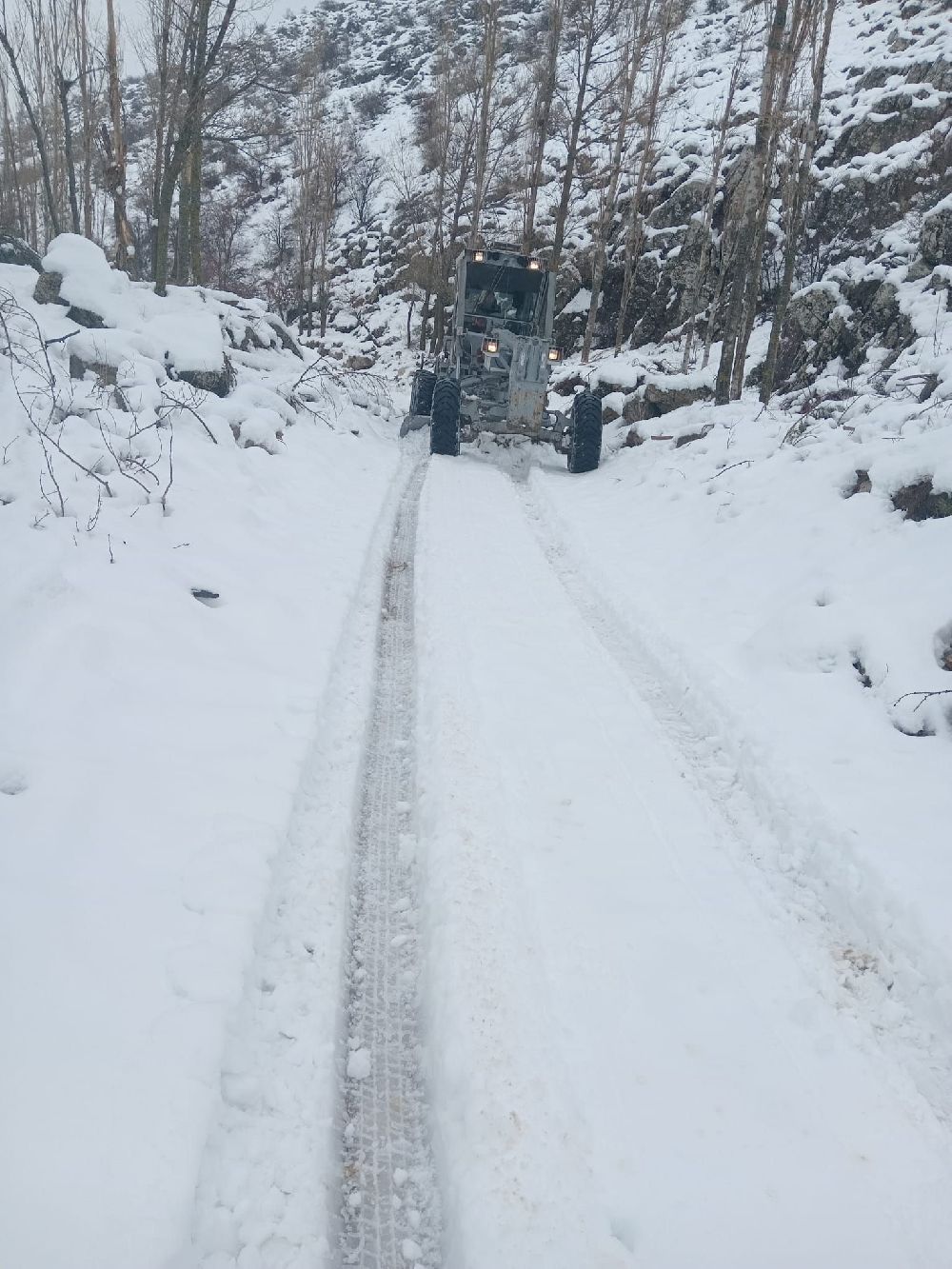 Burdur Da Karda Mahsur Kalan Coban Ve Surusu Kurtarildi Yq I N L