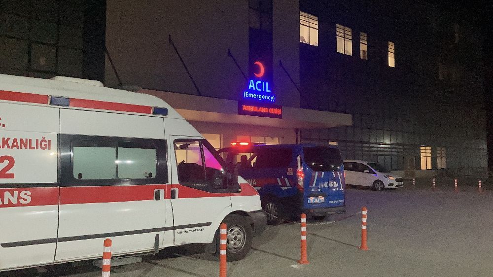 Burdur’da Bıçaklı Kavga Baba Ve Oğlu Yaralandı 3