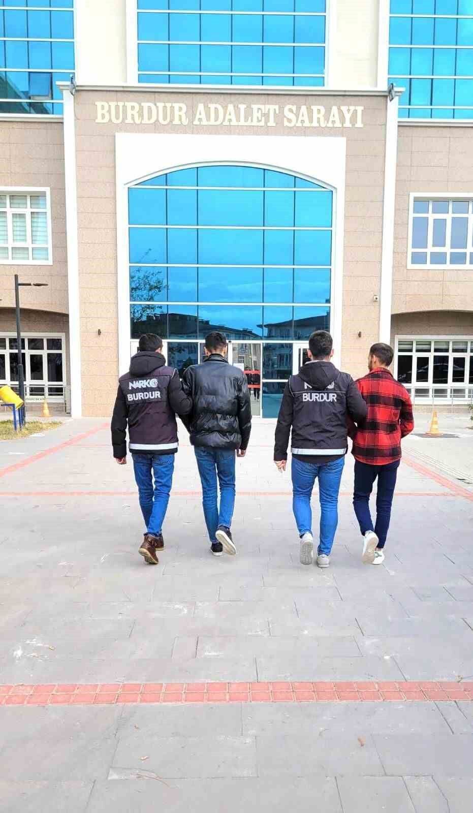 Burdur'da Durdurulan Araçtan Uyuşturucu Çıktı (1)