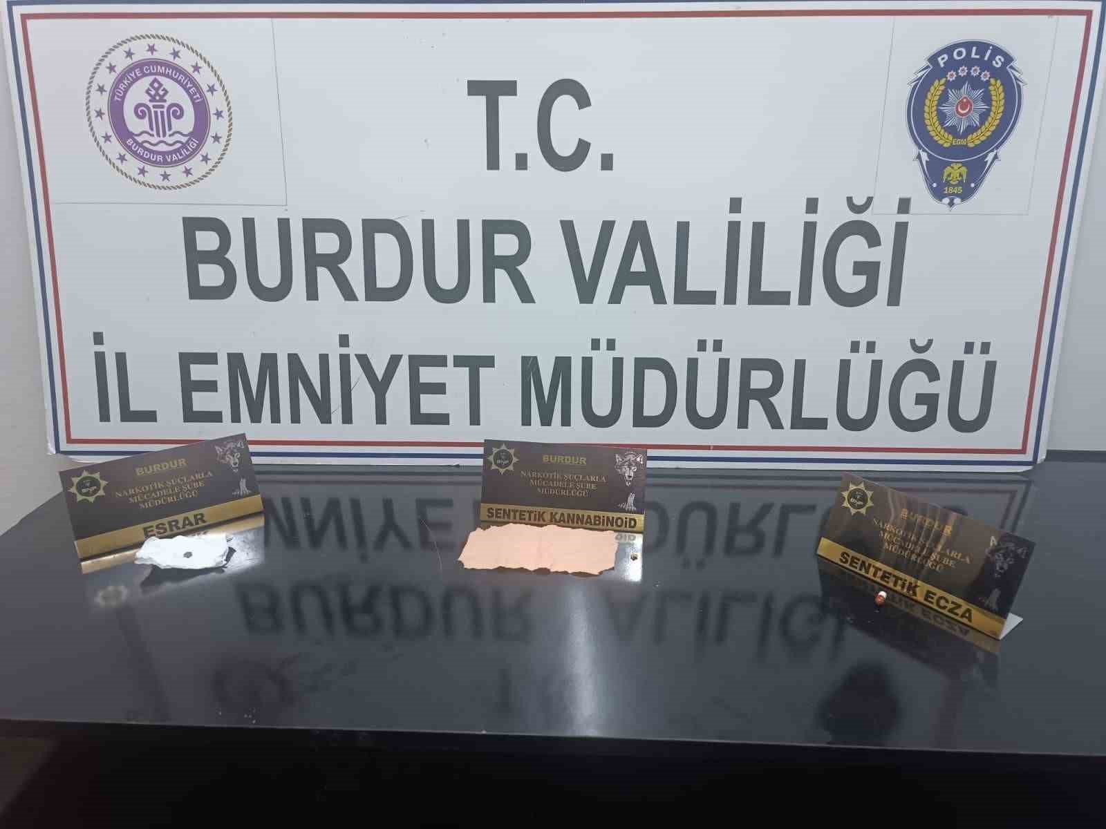 Burdur'da Durdurulan Araçtan Uyuşturucu Çıktı (2)