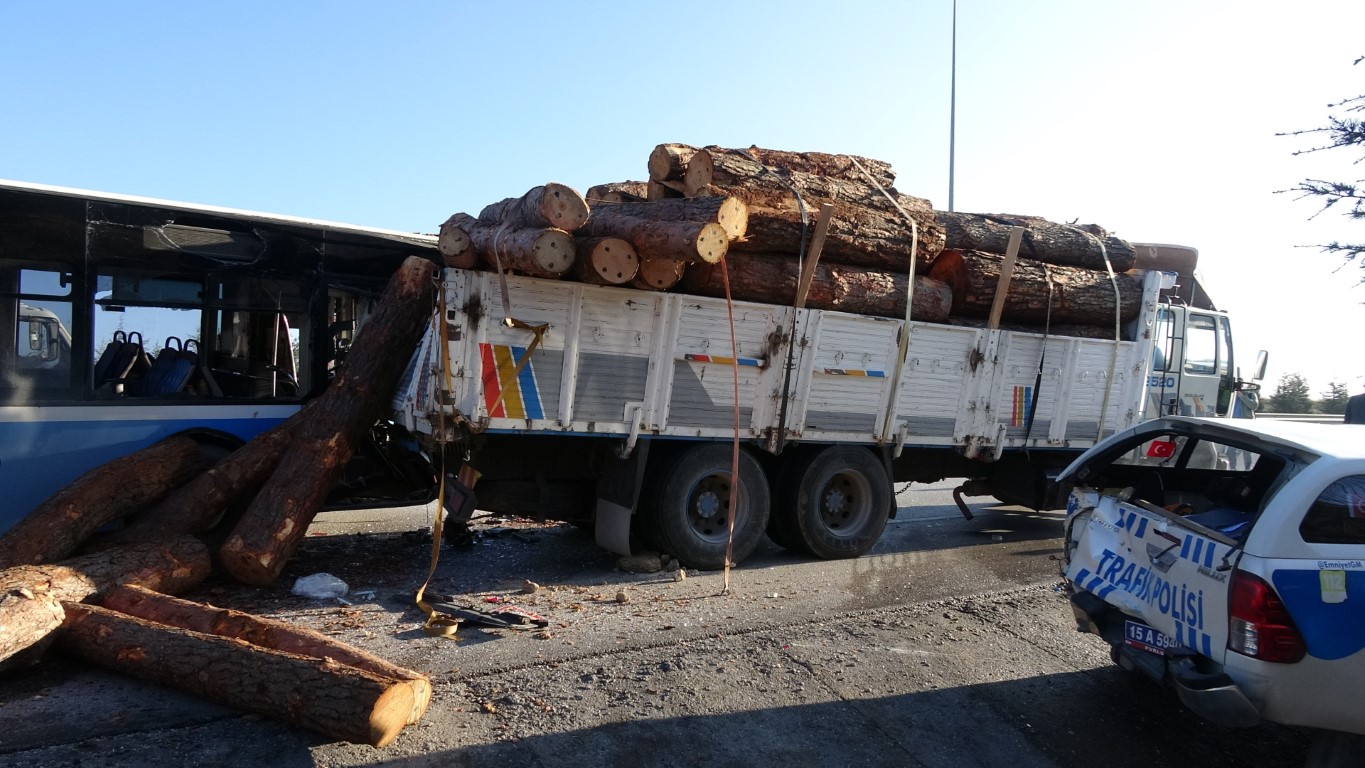 Burdurda Kaza İçinde Kaza Bir Felaketin Eşiğinden Dönüldü 2