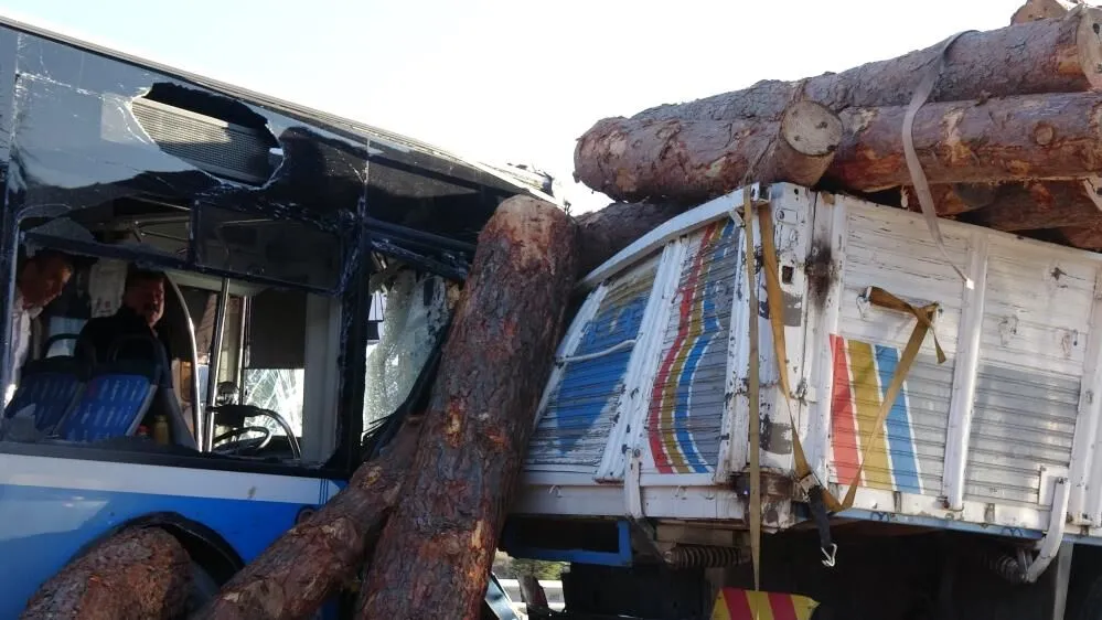 Burdur'daki Kaza Otobüsün Dolu Olduğu Zamana Denk Gelseydi Yaralı Sayısı Daha Fazla Olurdu 4