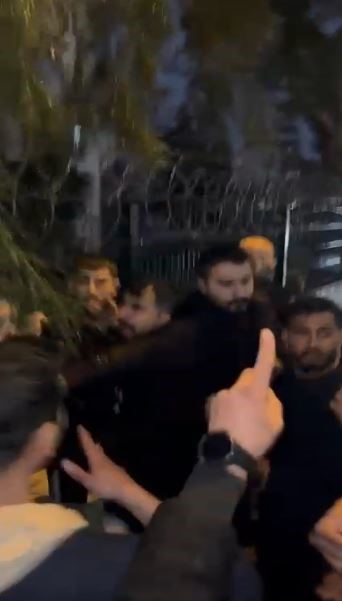 Hatalı Park Kavgası! Polis Biber Gazı Kullanmasına Rağmen Tartışma Devam Rtti 2