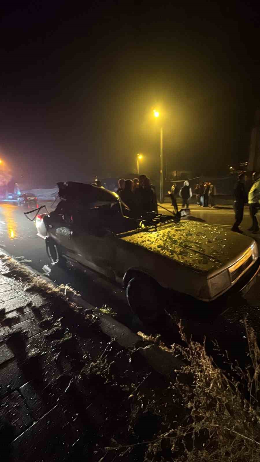 Park Halindeki Kamyona Çarpan Alkollü Sürücü Hurdaya Dönen Araçtan Hafif Yaralı Olarak Çıktı (1)